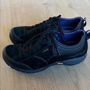 Women’s Black and Purple Athletic Shoes
